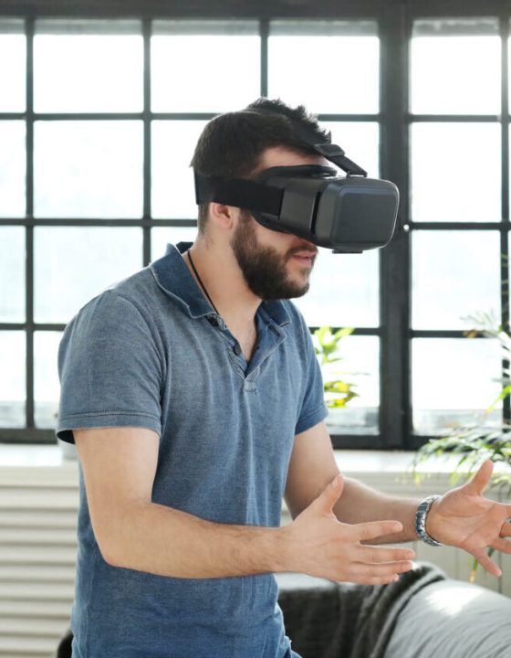 man-with-vr-headset-2021-08-31-17-04-25-utc-e1697779064678.jpg